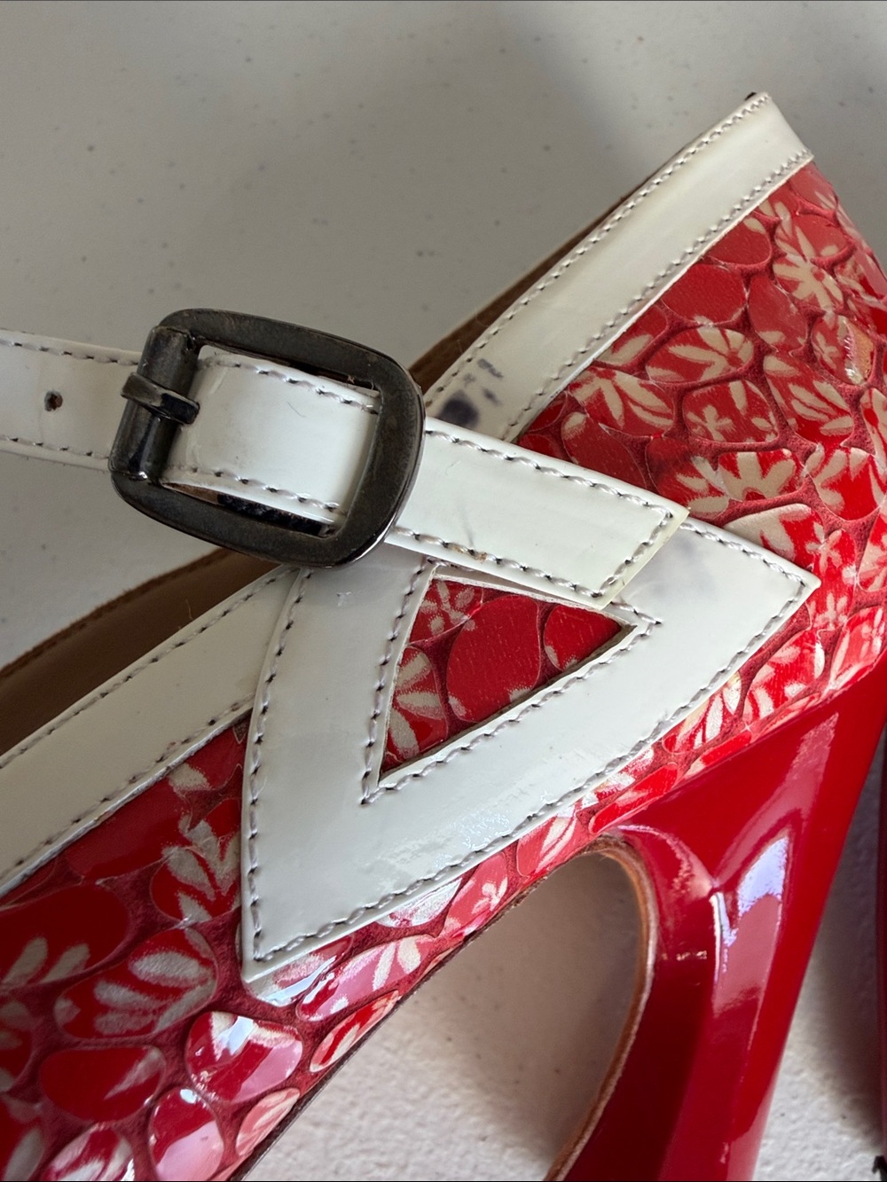 John Fluevog Millie Red Floral Patent Mary Jane Heels Pumps Size 8.5 - Picture 15 of 16